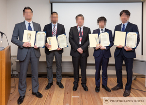 授賞式の写真撮影の一例